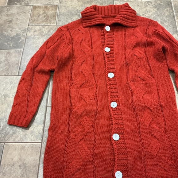 💰Make an offer, bundle and save💰 Cozy Cable Knit Red Sweater - Picture 2 of 5